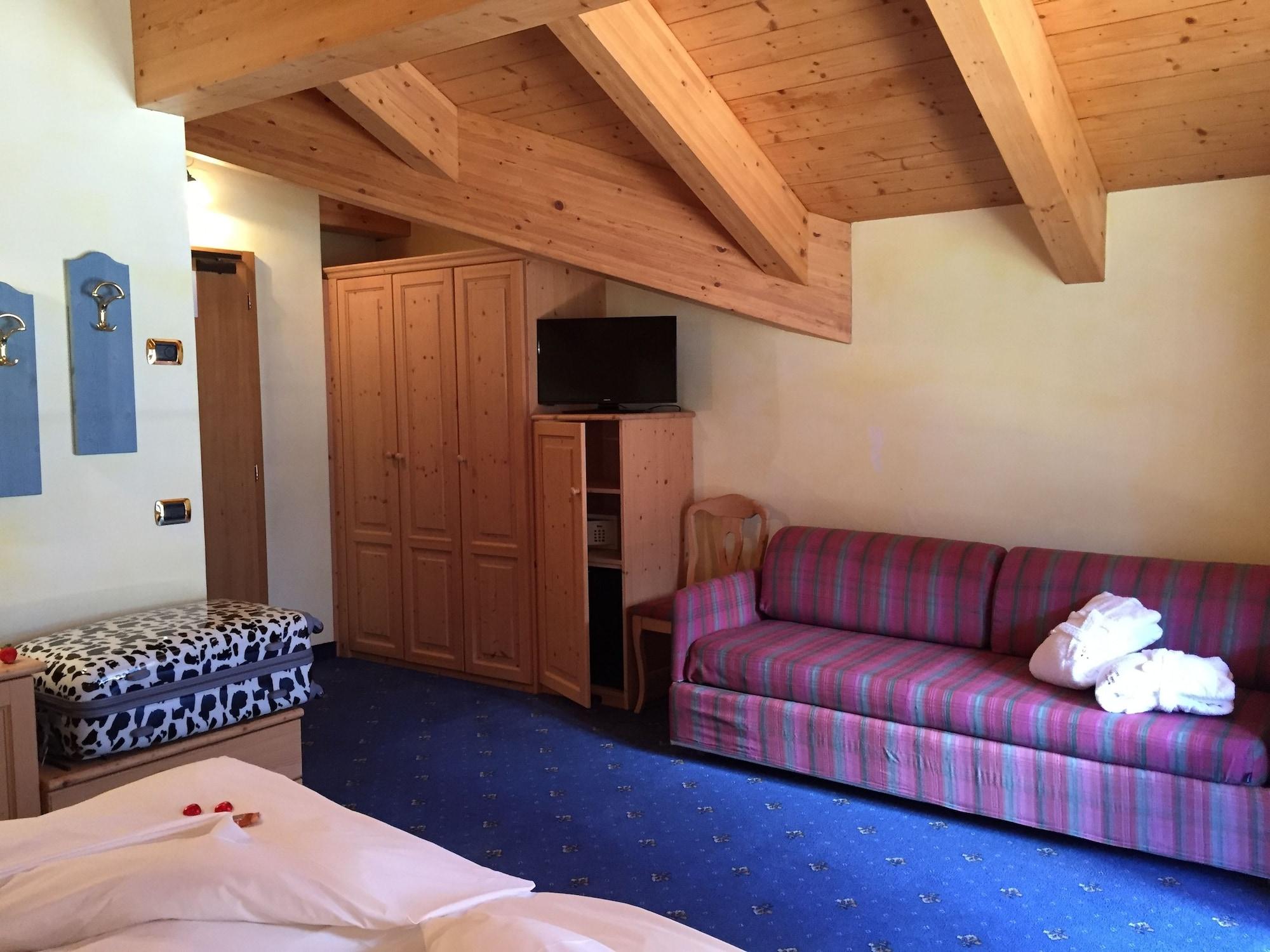 Hotel Stella Montis Campitello di Fassa Esterno foto