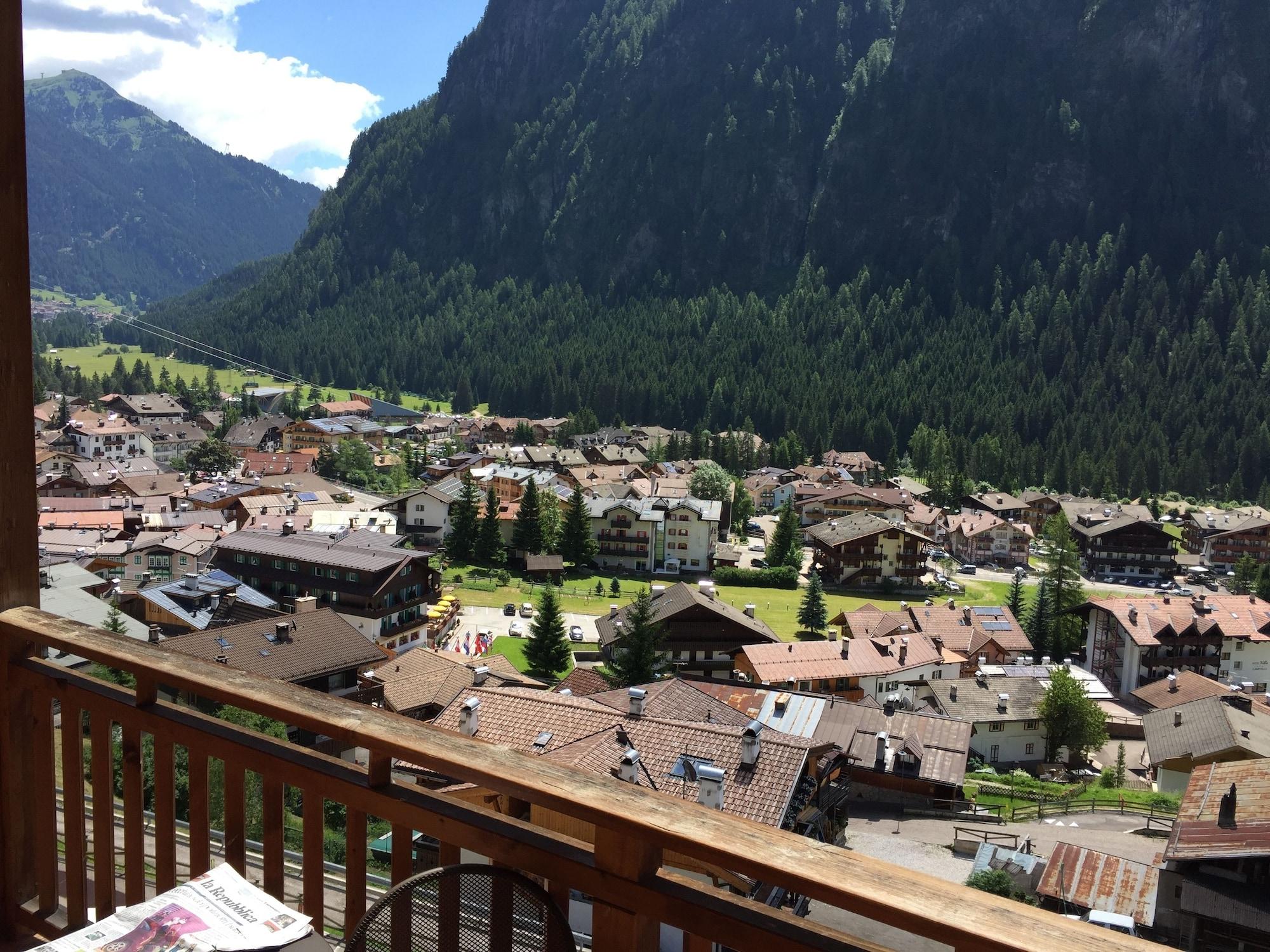 Hotel Stella Montis Campitello di Fassa Esterno foto