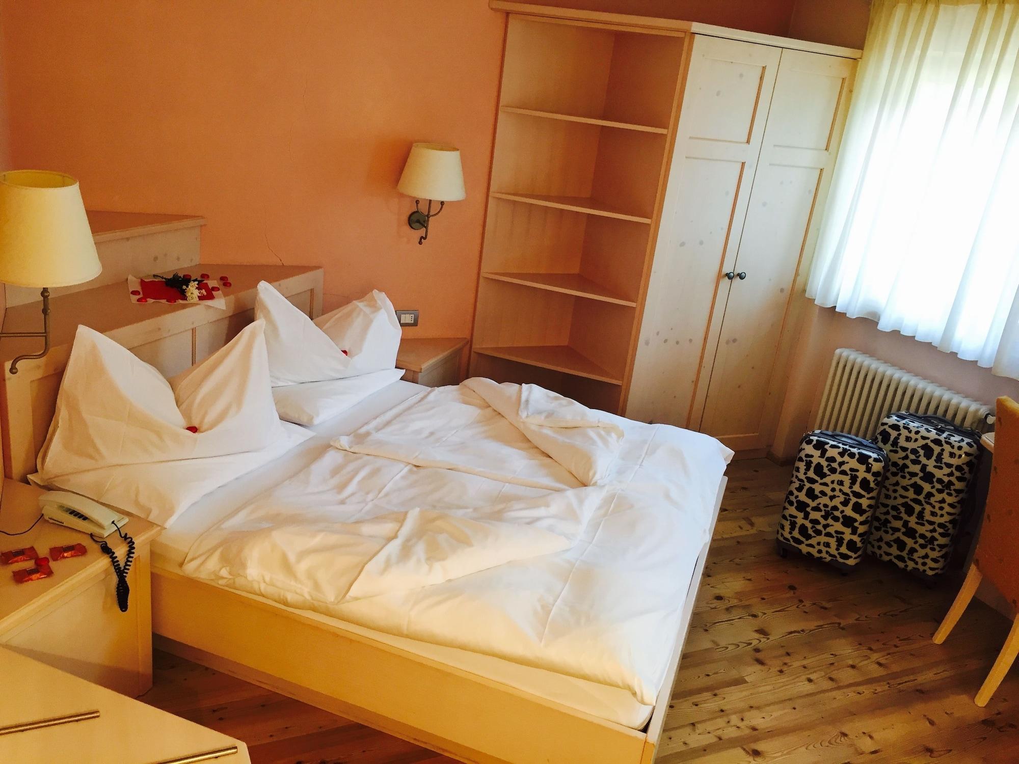 Hotel Stella Montis Campitello di Fassa Esterno foto