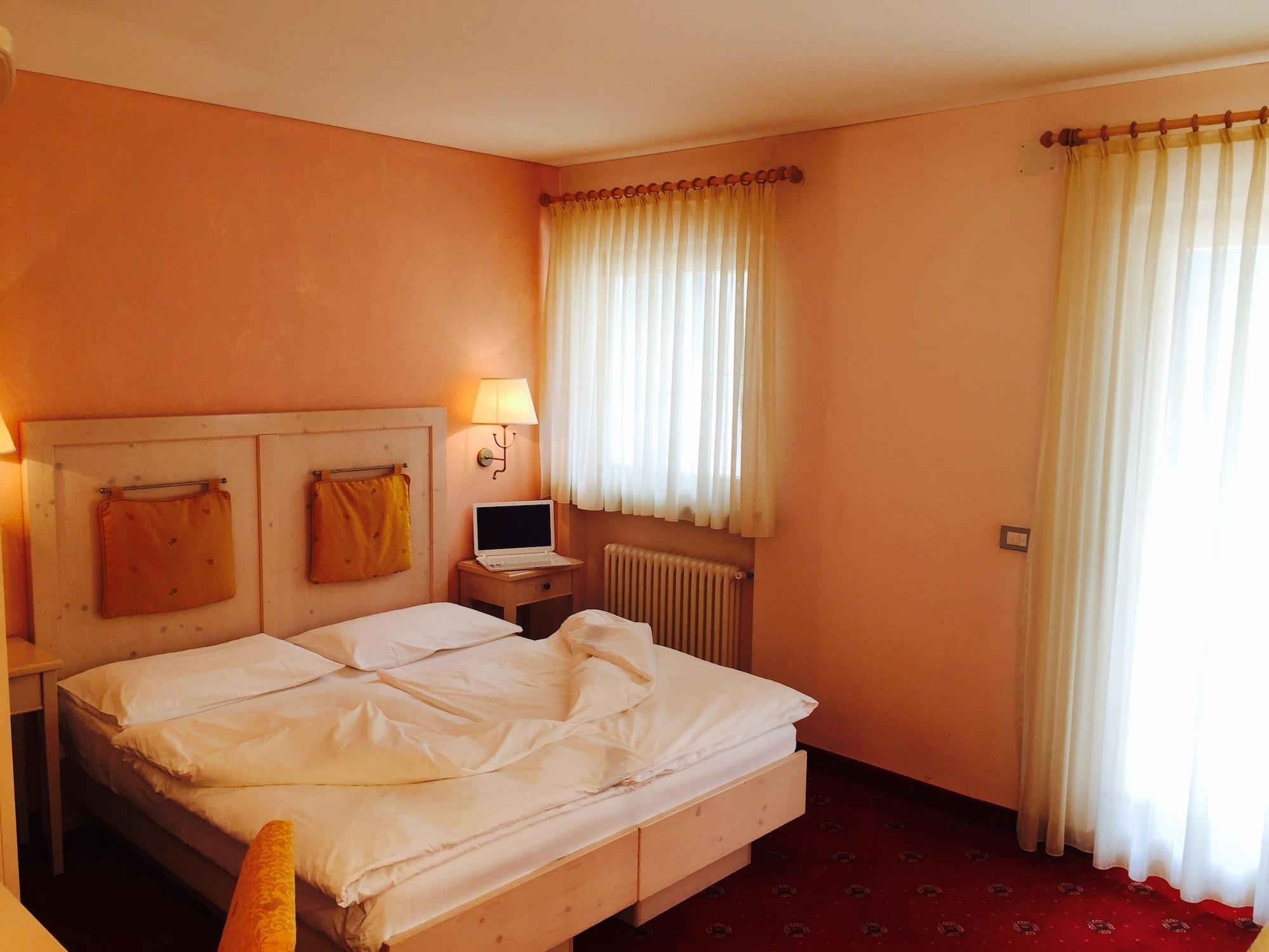 Hotel Stella Montis Campitello di Fassa Esterno foto