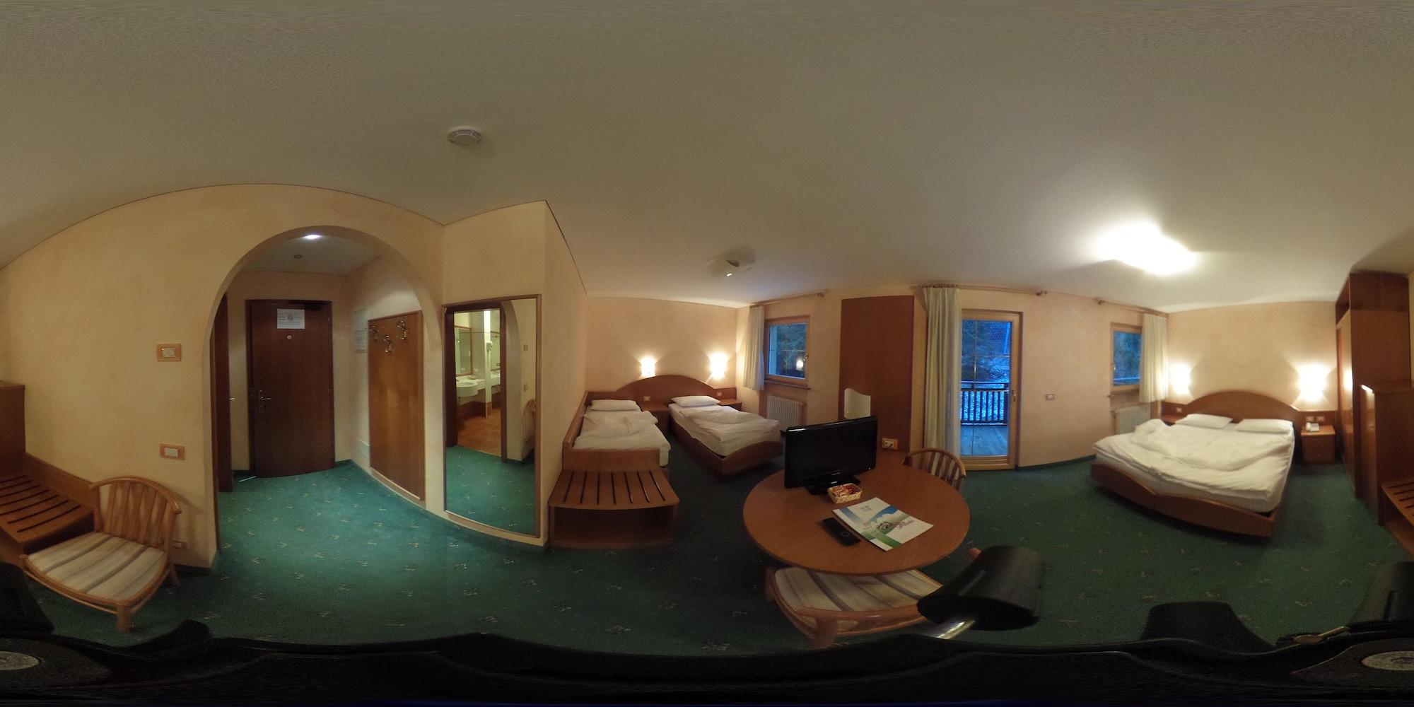 Hotel Stella Montis Campitello di Fassa Esterno foto