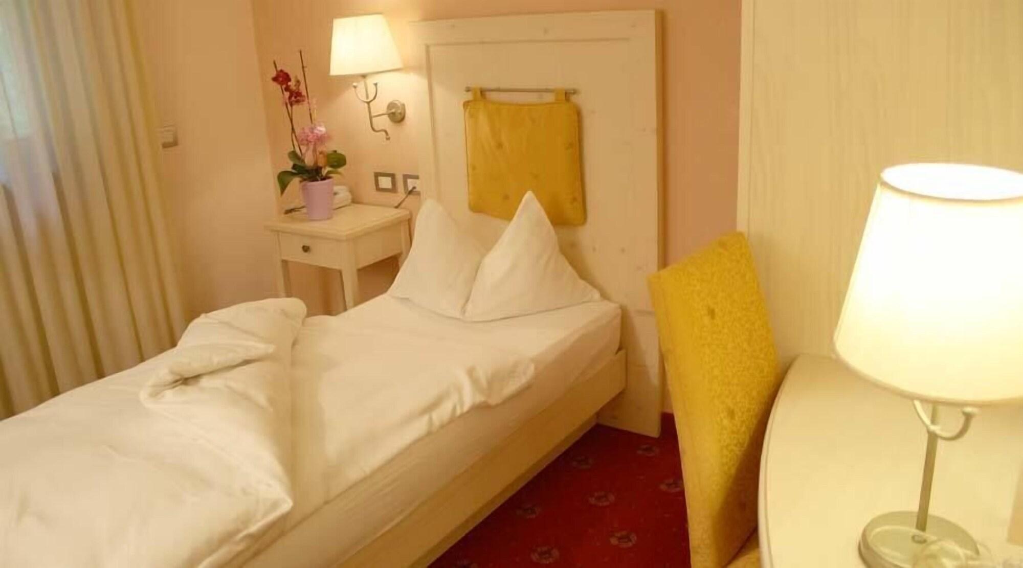 Hotel Stella Montis Campitello di Fassa Esterno foto