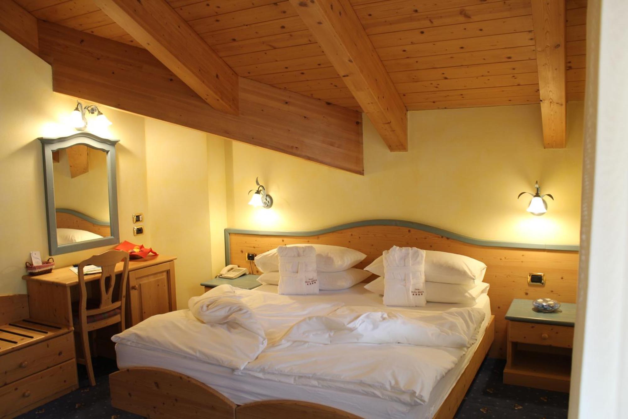 Hotel Stella Montis Campitello di Fassa Esterno foto