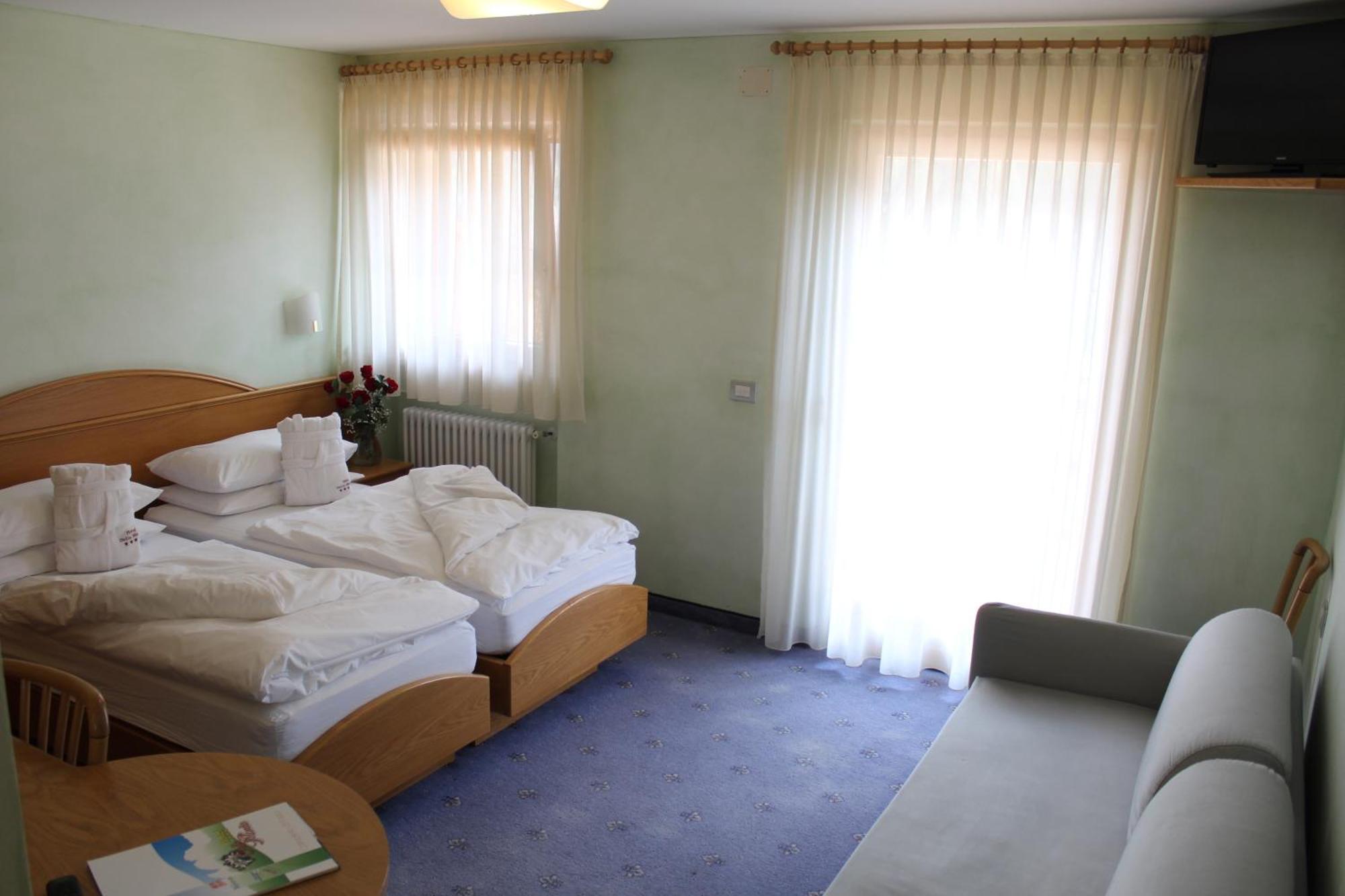 Hotel Stella Montis Campitello di Fassa Esterno foto