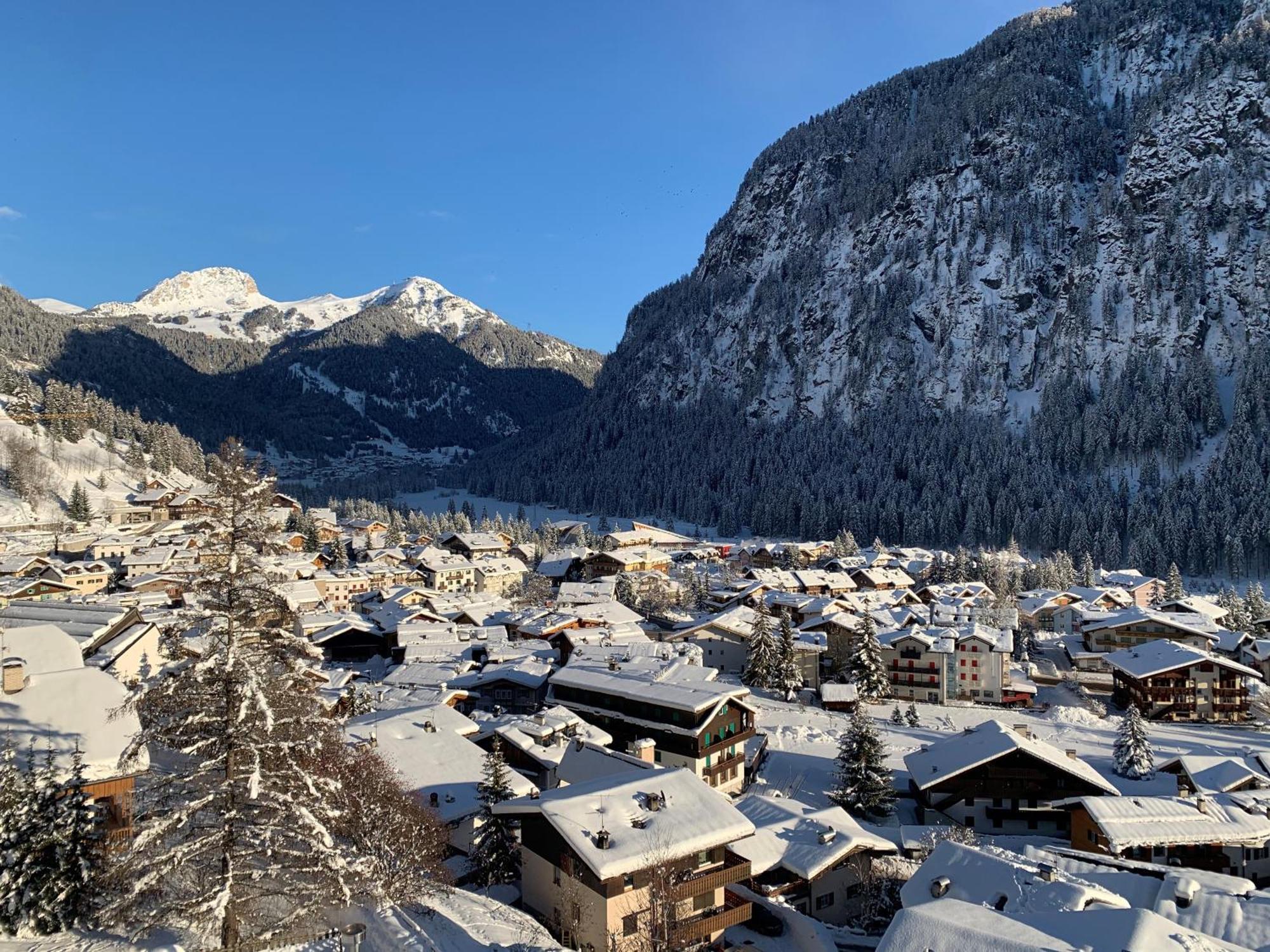 Hotel Stella Montis Campitello di Fassa Esterno foto