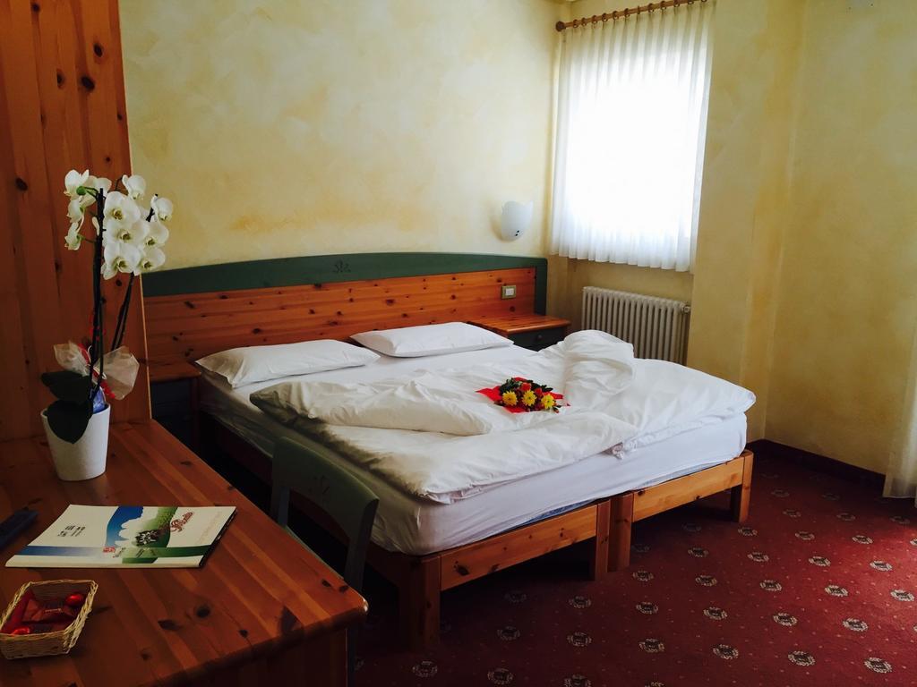 Hotel Stella Montis Campitello di Fassa Esterno foto