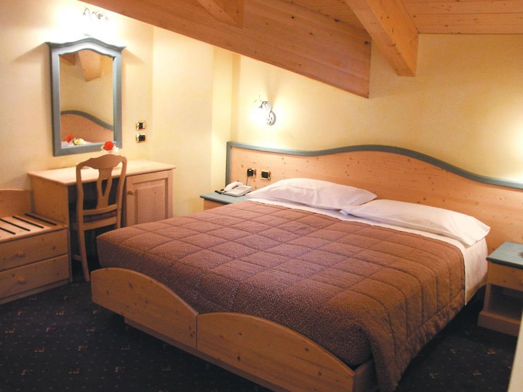 Hotel Stella Montis Campitello di Fassa Esterno foto