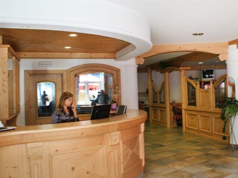 Hotel Stella Montis Campitello di Fassa Esterno foto