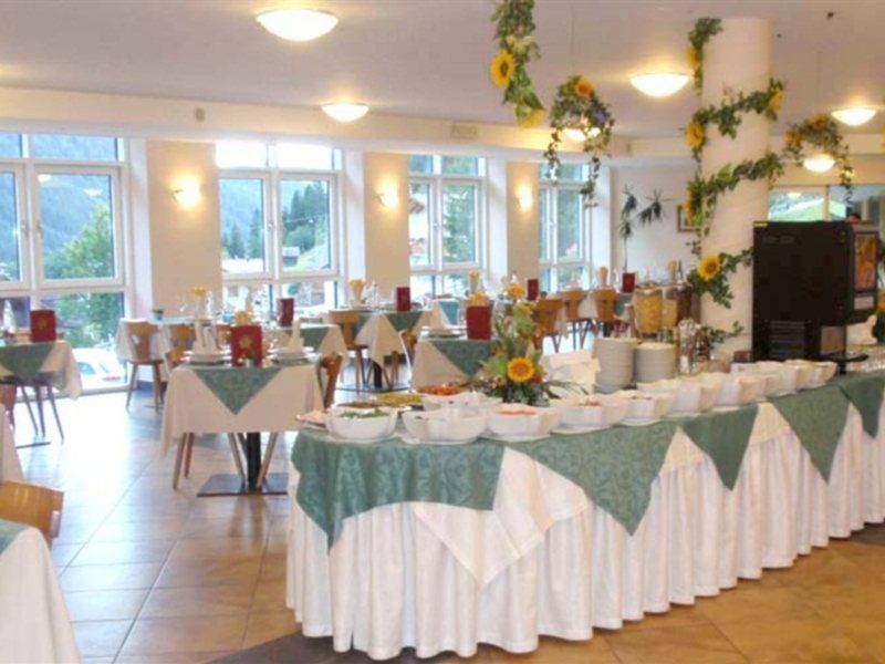 Hotel Stella Montis Campitello di Fassa Esterno foto
