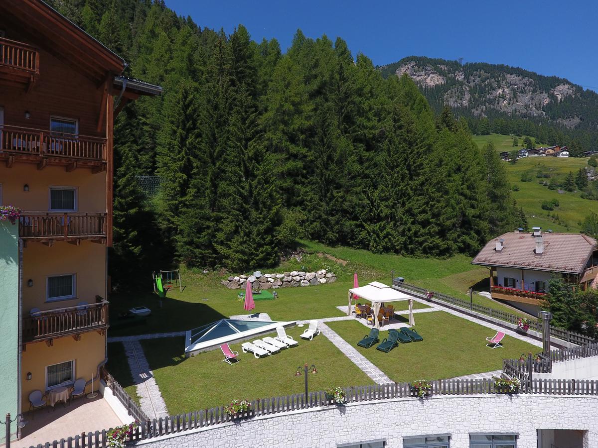Hotel Stella Montis Campitello di Fassa Esterno foto