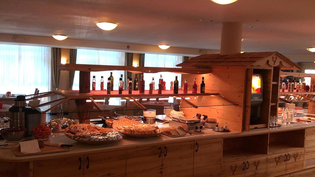 Hotel Stella Montis Campitello di Fassa Esterno foto