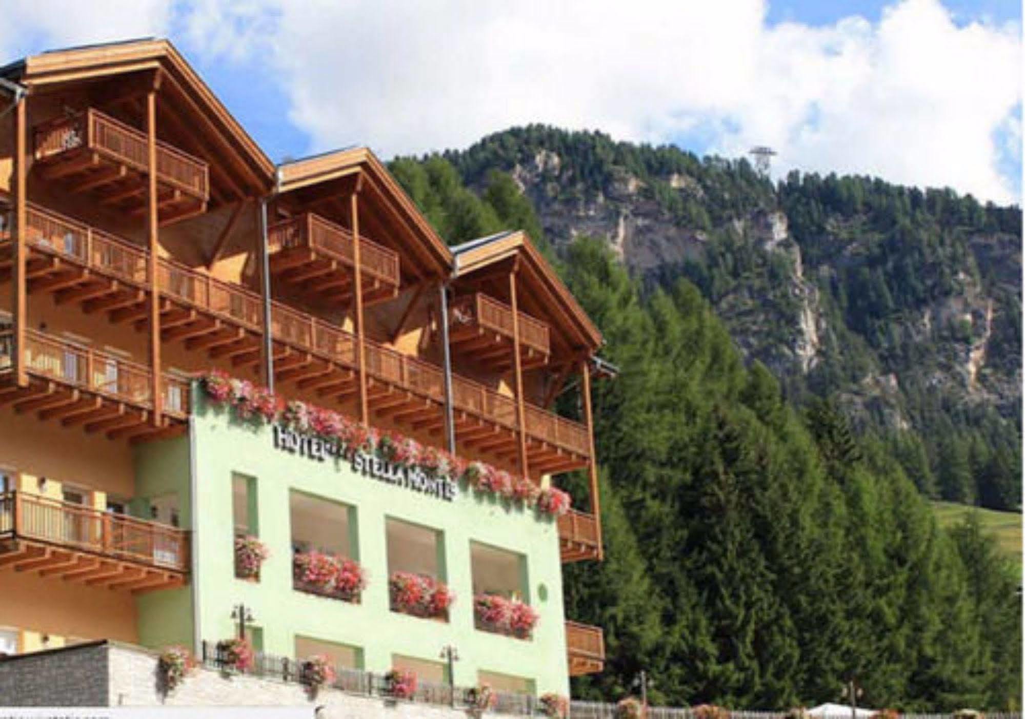 Hotel Stella Montis Campitello di Fassa Esterno foto